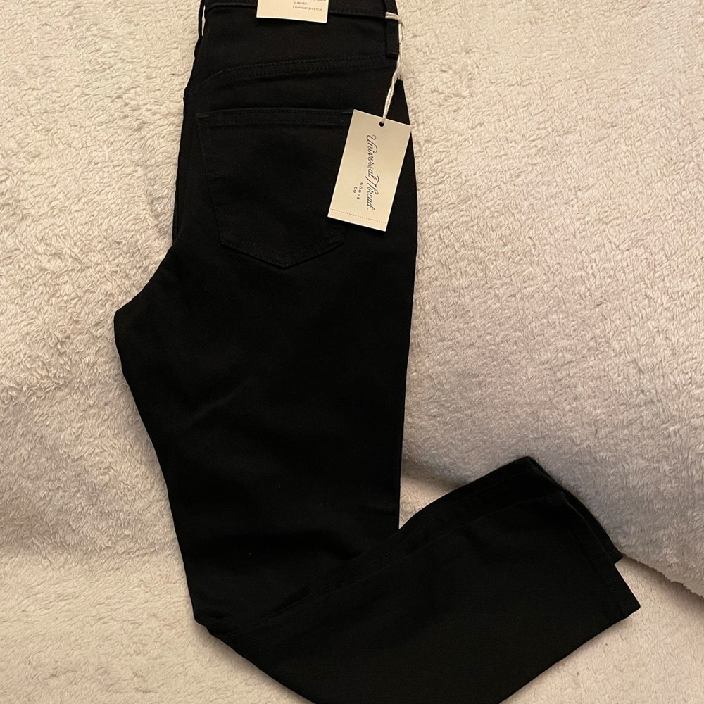 Universal thread high rise slim straight jeans